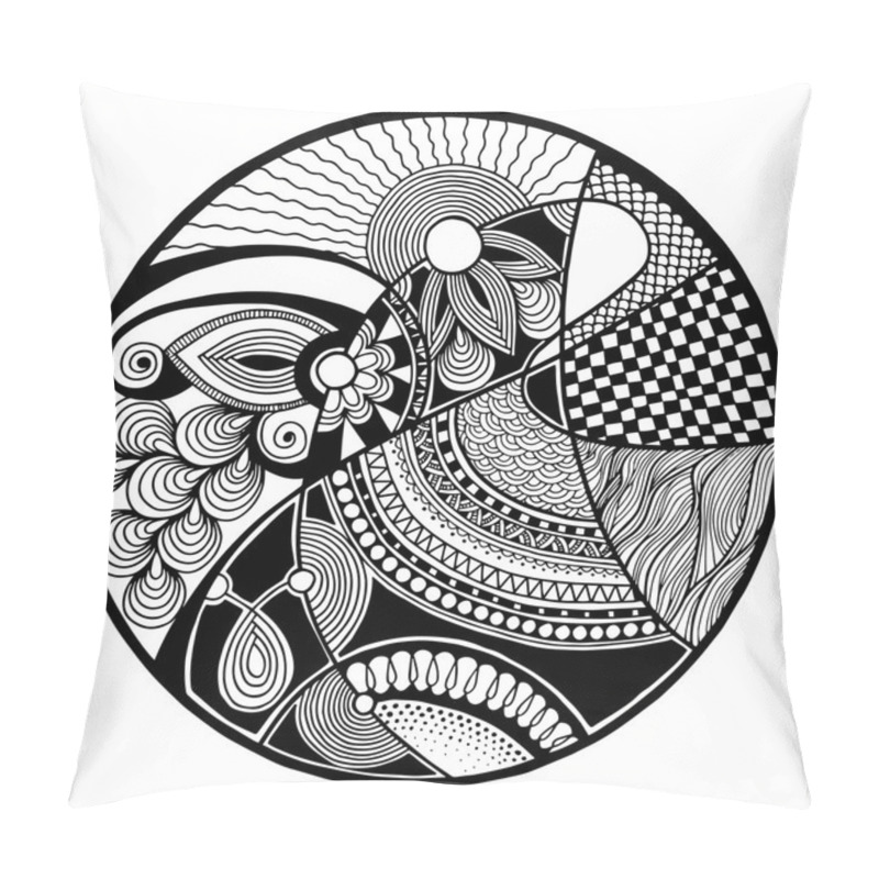 Personality  Black And White Abstract Zendala On Circle Pillow Covers