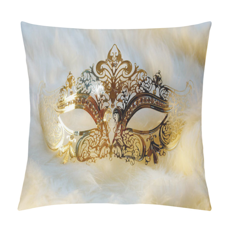 Personality  Beautiful Decorative Venice Style Mask With Filigrane Linear Ornaments On Fur Background Pillow Covers