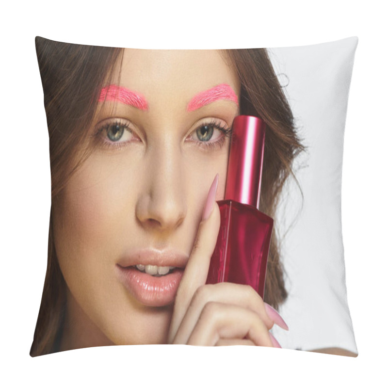 Personality  An Attractive Young Woman Showcases Her Bold Style With Pink Eyebrows, Exuding Confidence. Pillow Covers