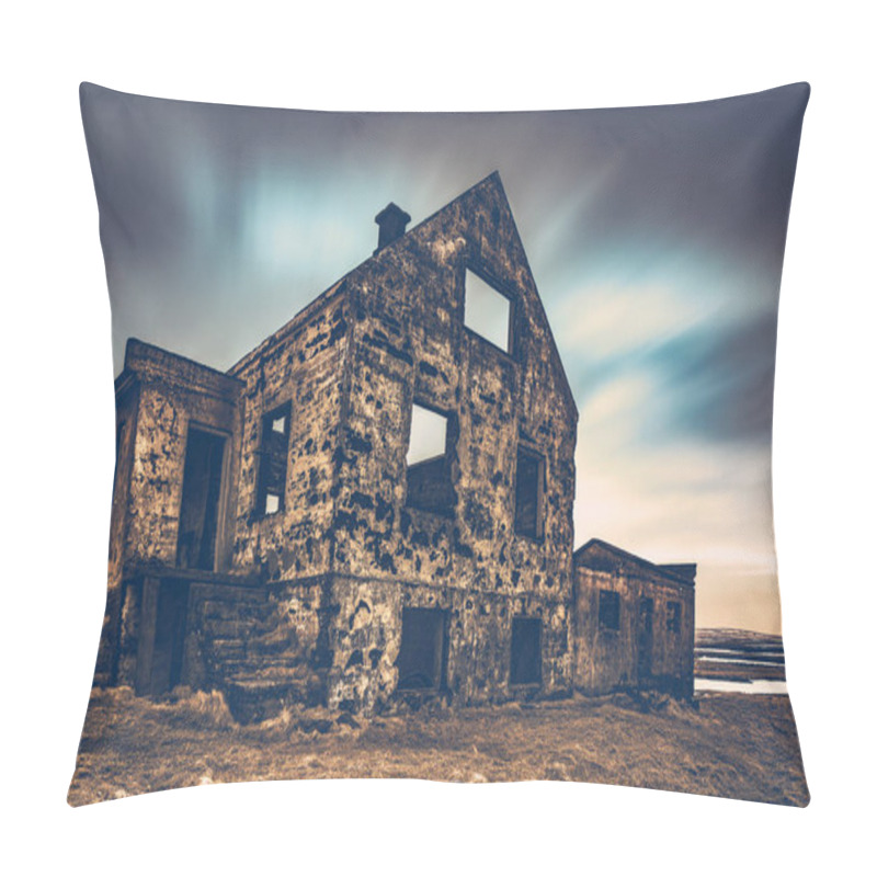 Personality  Old Damaged House Pillow Covers