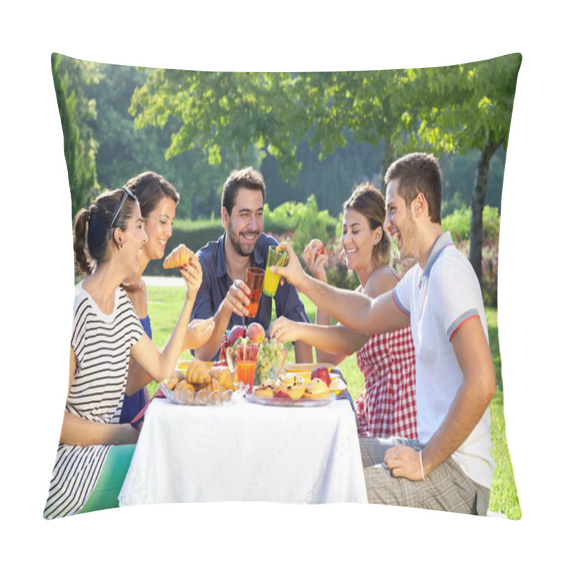 Personality  Friends Enjoying A Relaxing Picnic Pillow Covers