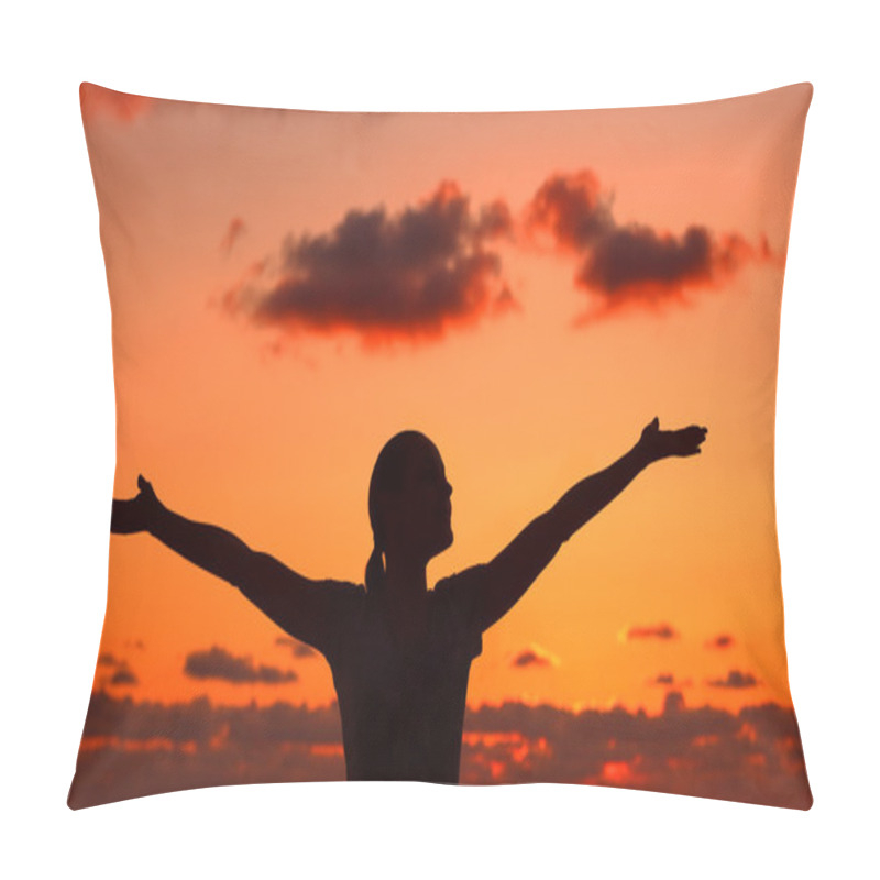 Personality  Woman's Silhouette On Sunset Light Pillow Covers