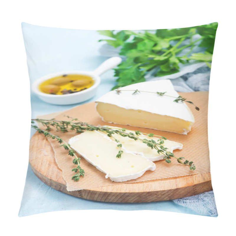 Personality  Sliced Cheese On Wooden Board Pillow Covers