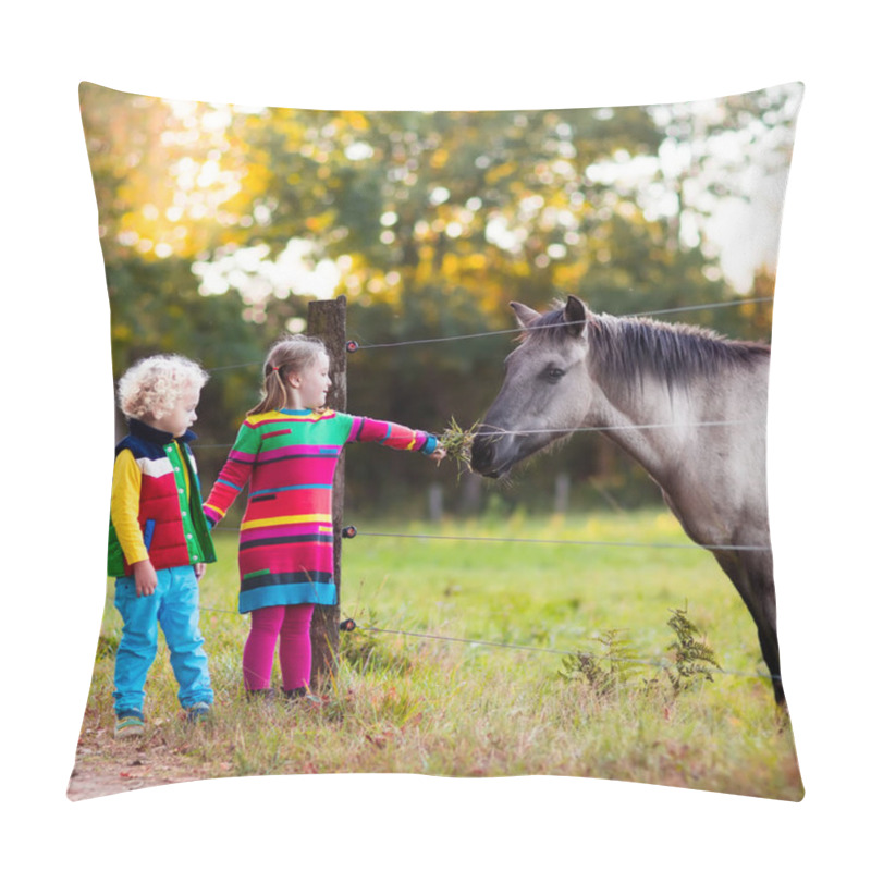 Personality  Kids Feeding Horse On A Farm Pillow Covers