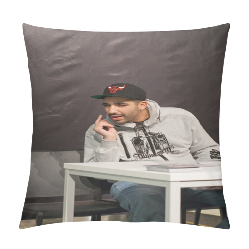 Personality  Rapper Fard (Farhad Nazarinejad) Pillow Covers