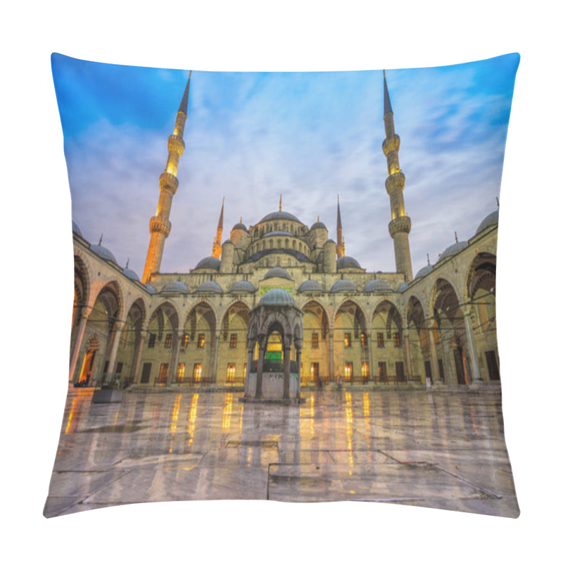 Personality  The Blue Mosque, (Sultanahmet Camii), Istanbul, Turkey. Pillow Covers