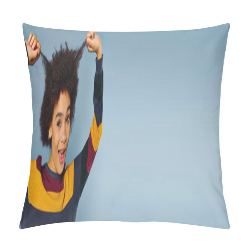 Personality  A Young Woman With Curly Hair Joyfully Pulls At Her Hair, Showcasing Her Vibrant Personality. Pillow Covers