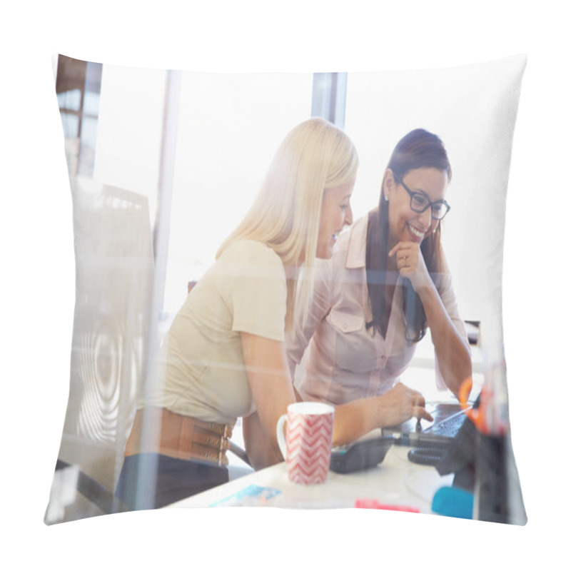 Personality  Women Working Together Pillow Covers