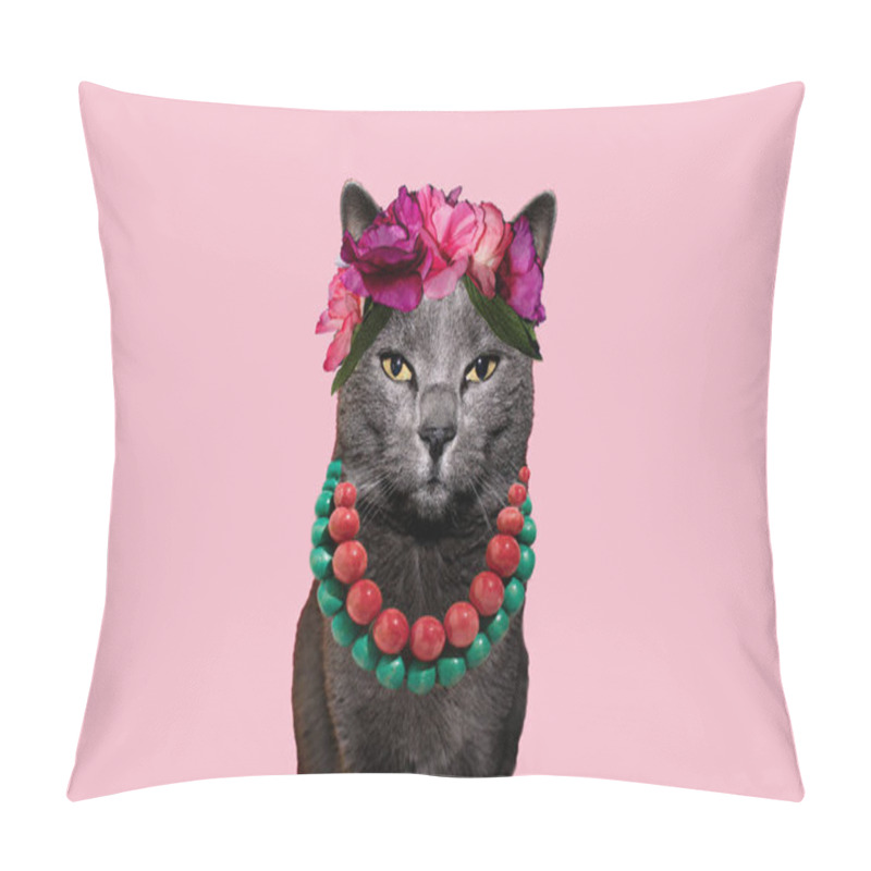 Personality  A Cat Frida Chalo On Pinkish Background Pillow Covers