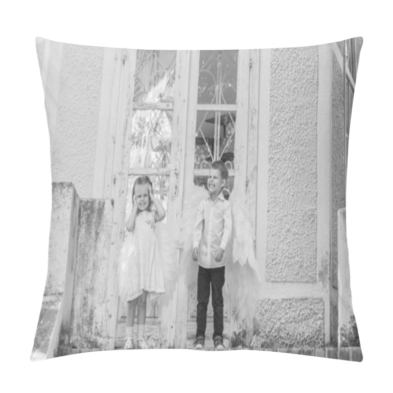 Personality  ��hildren Dressed As Angels Stand In Front Of A Closed Door Pillow Covers