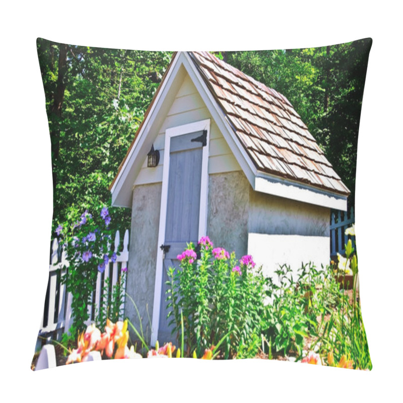 Personality  Small Garden Shed Pillow Covers