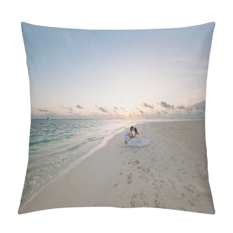 Personality  Wedding Couple On The Beach On The Island Pillow Covers