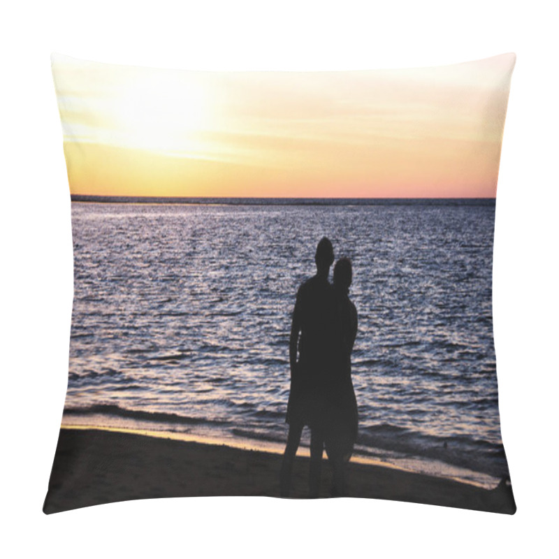 Personality  Silhouette Man And Woman Hug On The Beach Pillow Covers