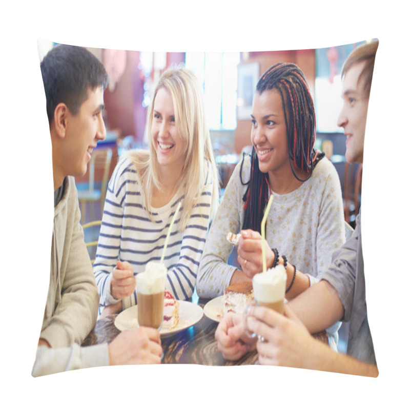 Personality  Friends In Cafe Pillow Covers