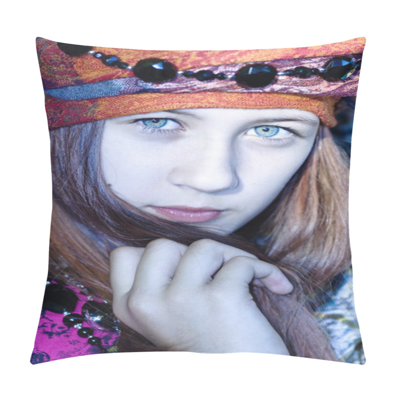 Personality  Nice Young Girl In A Turban Pillow Covers