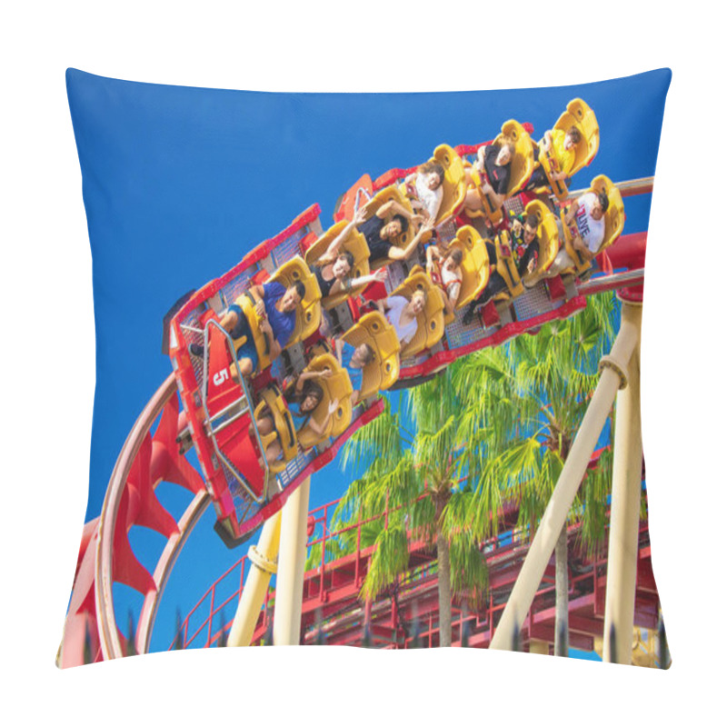 Personality  People At Roller Coaster Rip Ride Rockit At Universal Orlando Resort, Orlando, Florida, USA Pillow Covers