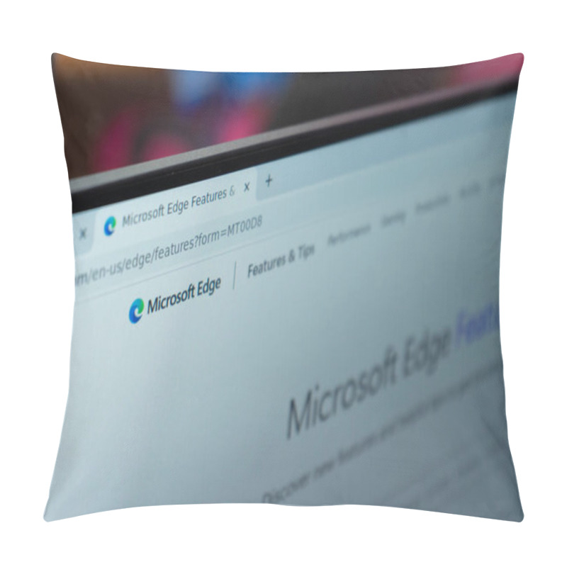 Personality  Microsoft Edge Page For Download The App For Internet Browsing Pillow Covers