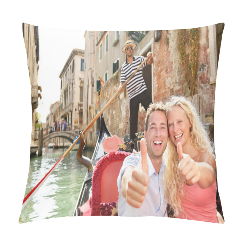 Personality  Happy Couple In Venice Gondola Pillow Covers