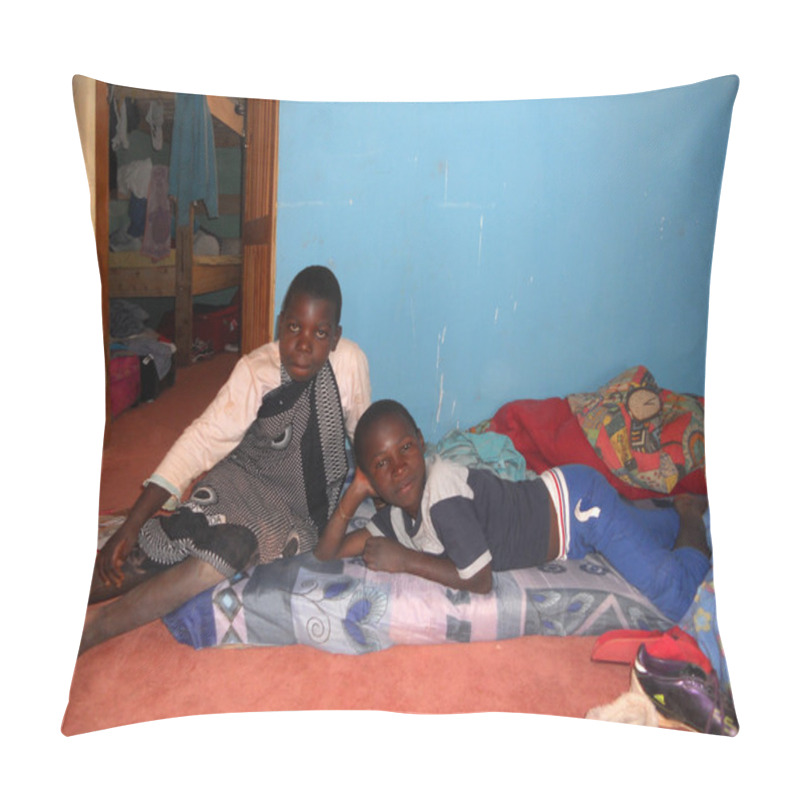 Personality  Smile For Africa 391 - Moments Of Everyday Life Of African Child Pillow Covers