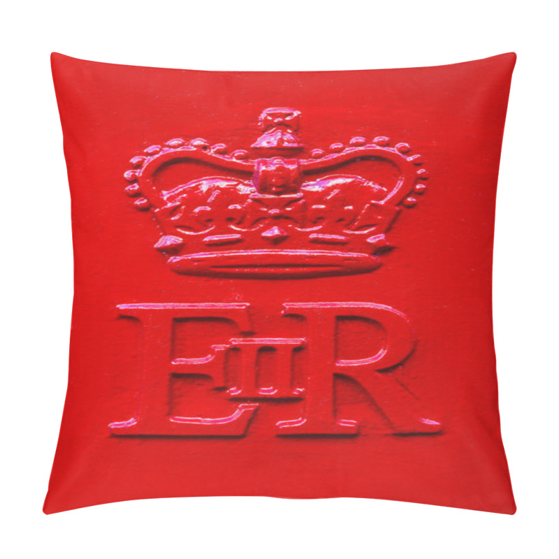 Personality  The Queen Elizabeth Royal Crest On A Red UK Post Box Pillow Covers