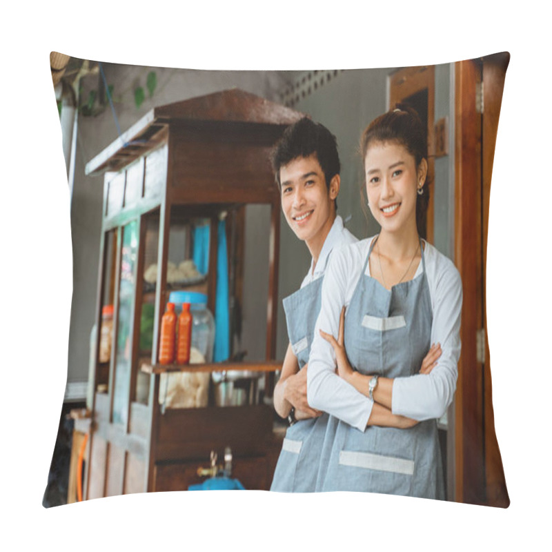 Personality  Female And Male Waiters Smiling With Hands Crossed On Chicken Noodle Cart Background Pillow Covers