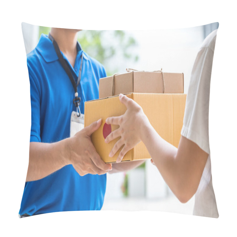 Personality  Woman Hand Accepting A Delivery Of Boxes From Deliveryman Pillow Covers