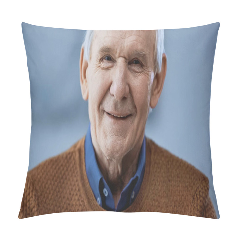 Personality  Portrait Of Smiling Elderly Man On Grey Background Pillow Covers