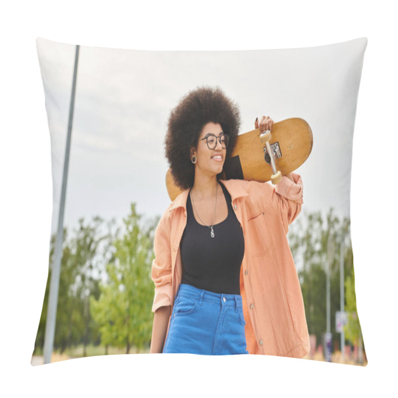 Personality  A Young African American Woman With Curly Hair Holds A Skateboard Up To Her Face In A Skate Park. Pillow Covers