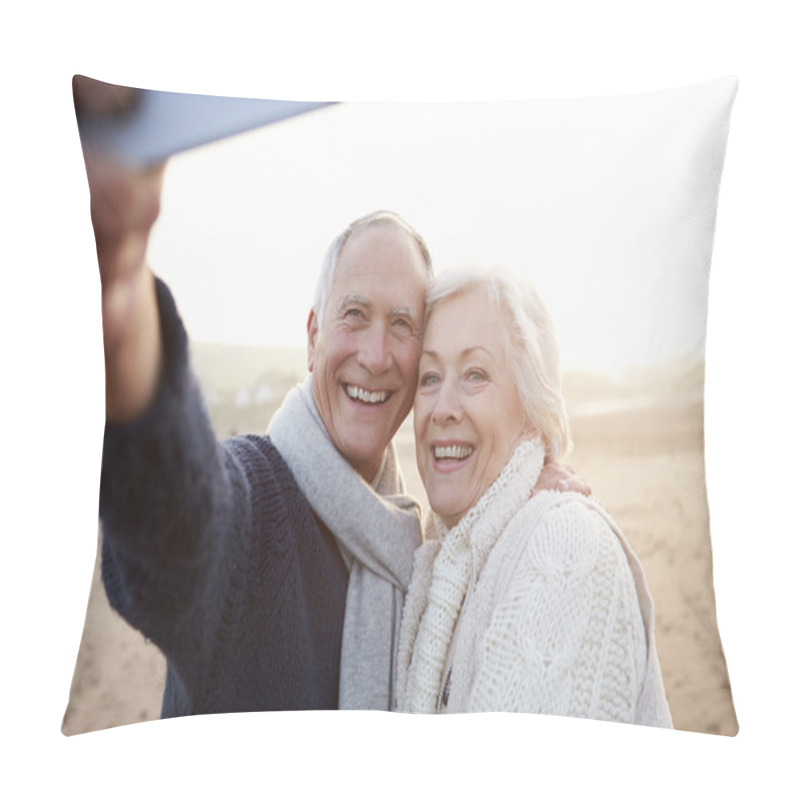 Personality  Senior Couple  Taking Selfie Pillow Covers