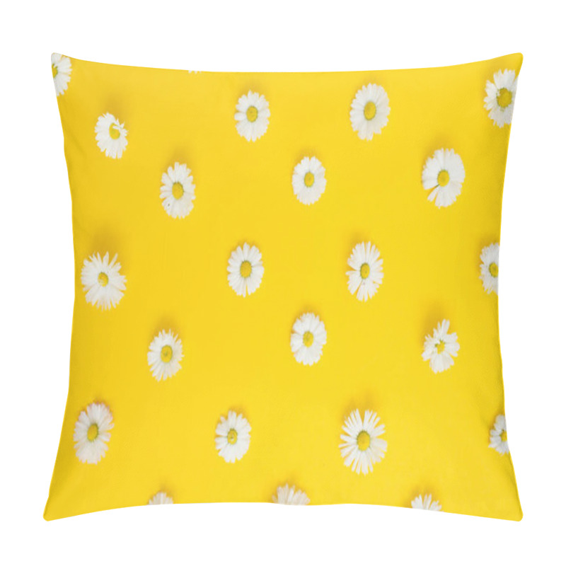 Personality  Floral Pattern Of White Chamomile Daisy Flowers Pillow Covers