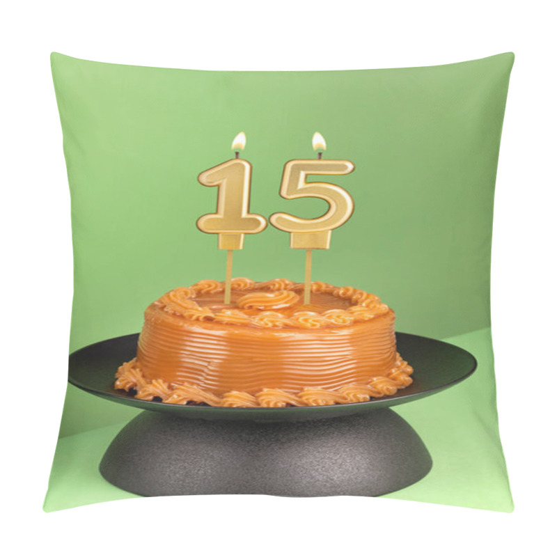 Personality  Number 15 Birthday Candle On A Green Background - Delicious Cake With Dulce De Leche Pillow Covers