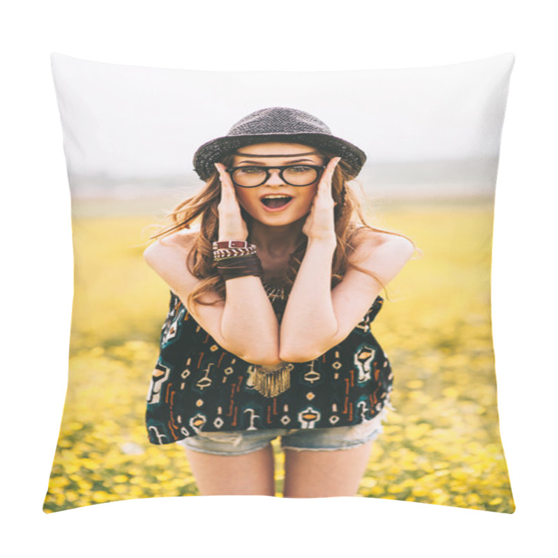 Personality  Beautiful Girl In A Field   Pillow Covers