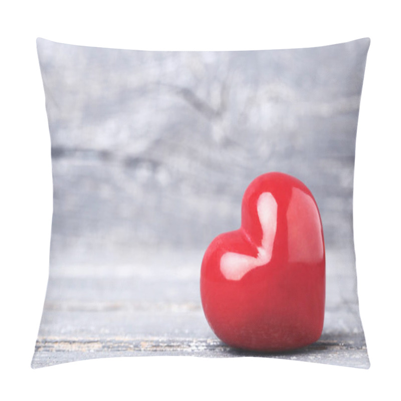 Personality  Red Heart On Grey Wooden Table Pillow Covers