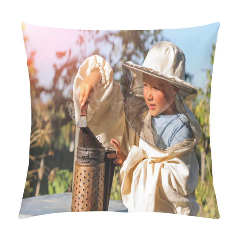 Personality  Little Beekeeper Blows Smoker For Bees Pillow Covers