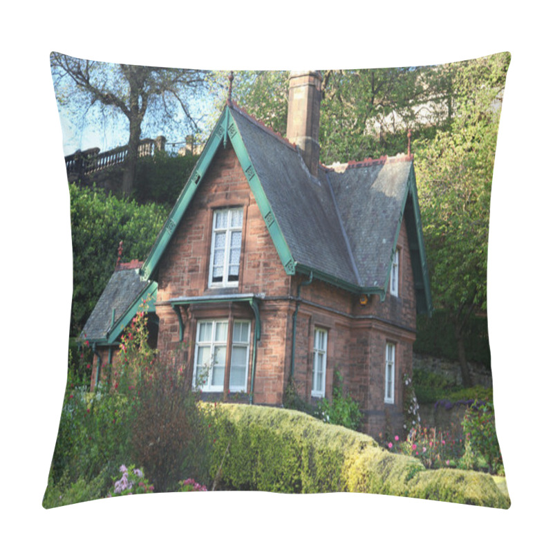 Personality  Old House In Edinburgh In Scotland, UK Pillow Covers