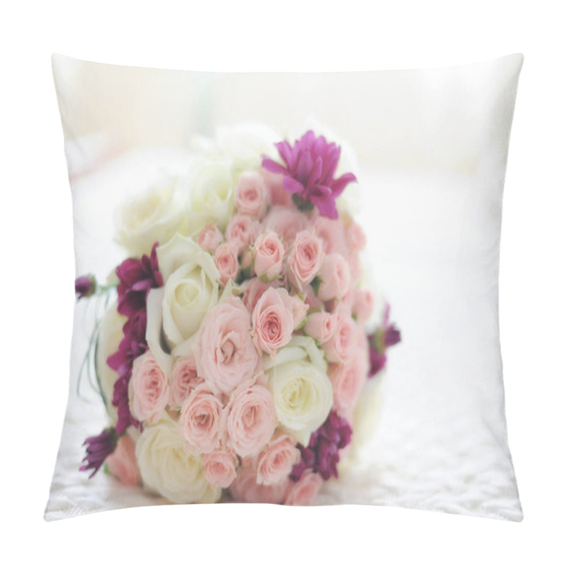 Personality  Elegant Bridal Roses Bouquet Against A White Blurred Background Pillow Covers