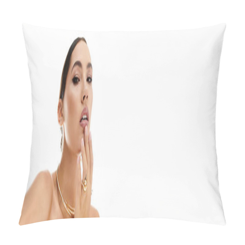 Personality  A Young Woman Showcases Stunning Gold Accessories While Striking A Captivating Pose With Confidence. Pillow Covers