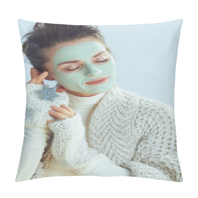 Personality  40 Years Old Housewife With Green Facial Mask Holding Snowflake Pillow Covers