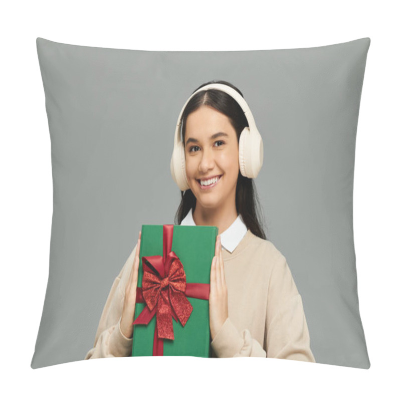 Personality  A Stylish Young Woman Radiates Joy While Presenting A Wrapped Gift Box Adorned With A Red Bow. Pillow Covers