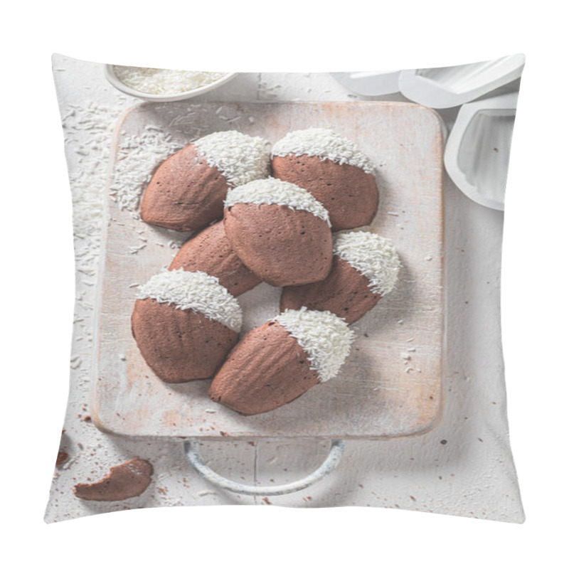 Personality  Homemade Madeleine Chocolate Cookies Baked In Shell Shaped Mold Pillow Covers