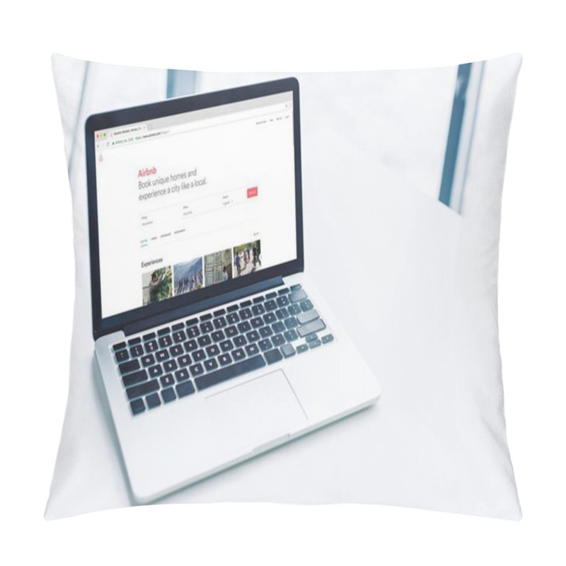 Personality  Laptop With Airbnb Website Pillow Covers