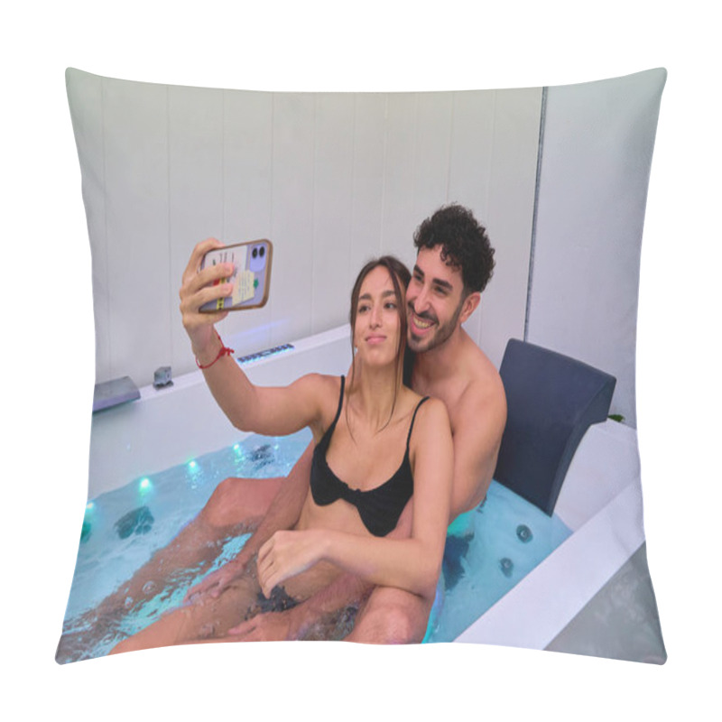 Personality  Couple Taking A Selfie Together In Spa Jacuzzi Pillow Covers