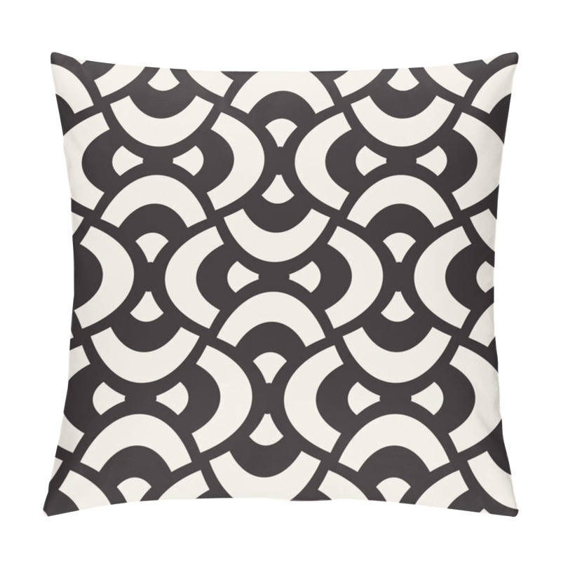 Personality  Vector Geometric Seamless Pattern With Curved Shapes Grid. Abstract Monochrome Rounded Lattice Texture. Modern Repeating Background Design Pillow Covers