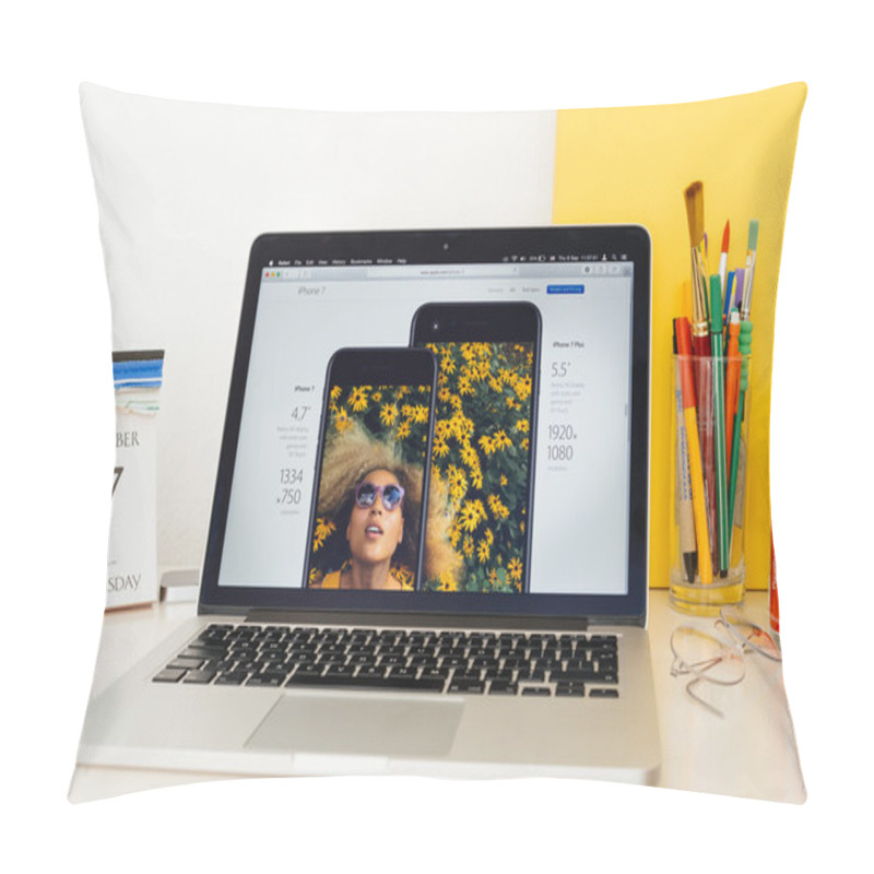 Personality  Apple Computers Website Showcasing Iphone 7 Vs Iphone 7 Plus Pillow Covers