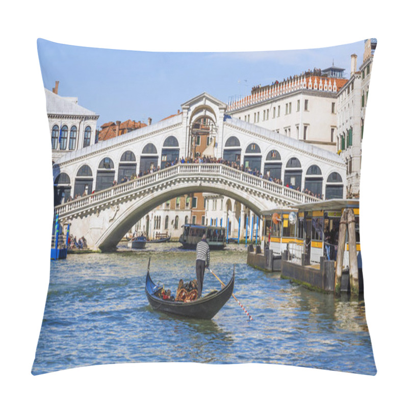 Personality  Rialto Bridge In Venice. Italy Pillow Covers