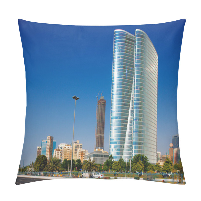 Personality  Beautiful Curvilinear Architecture Of Abu Dhabi Pillow Covers