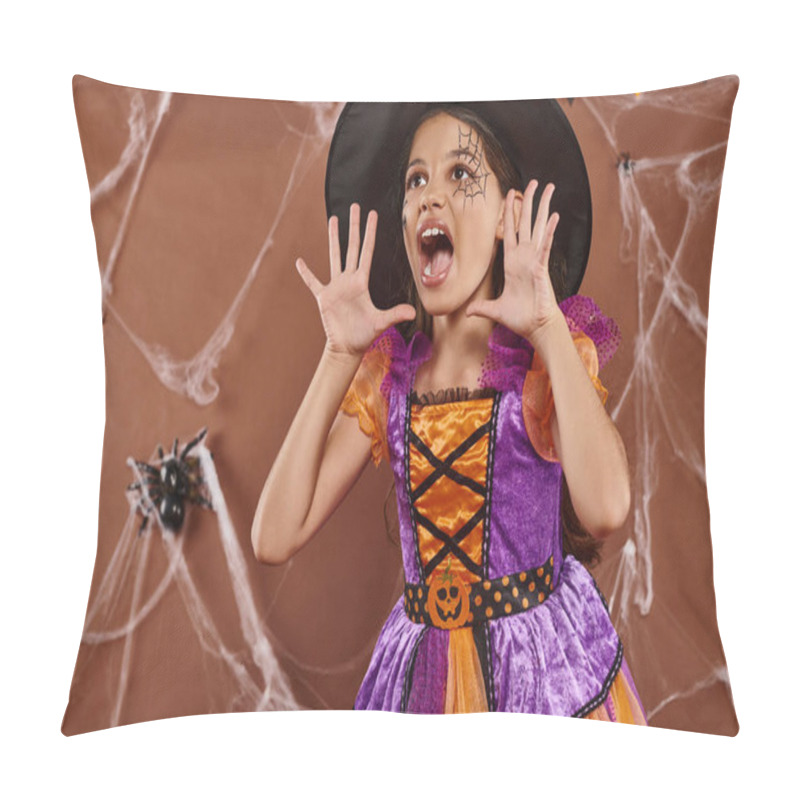 Personality  Emotional Girl In Witch Hat And Halloween Costume Screaming And Gesturing On Brown Background Pillow Covers