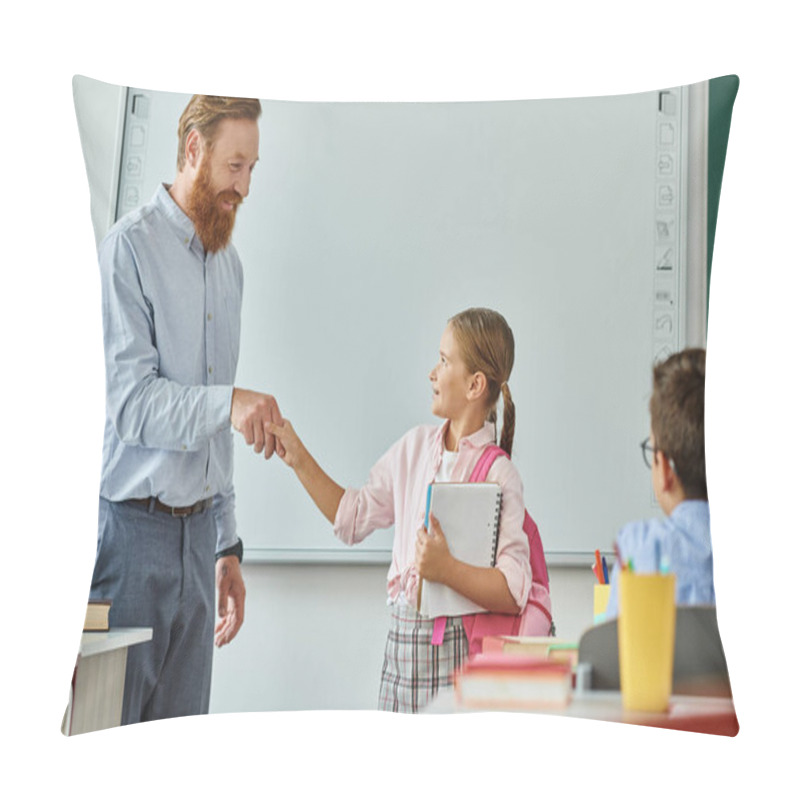 Personality  A Male Teacher In A Vibrant Classroom Shakes Hands With A Young Girl, Fostering Connection And Respect Between Them. Pillow Covers