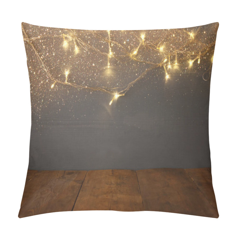 Personality   Front Of Christmas Warm Gold Garland Pillow Covers