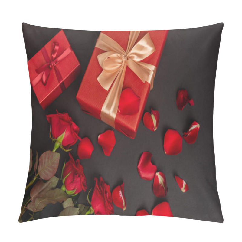 Personality  Top View Of Roses, Valentines Gifs Isolated On Black Pillow Covers